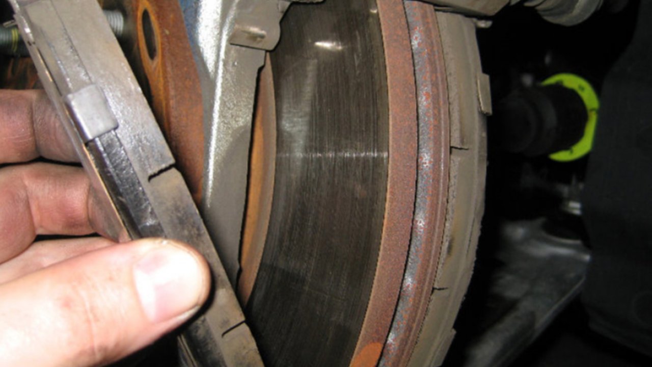 Apa yang Menyebabkan Rem Mobil Mengeluarkan Suara? Pahami Penyebab dan Solusinya