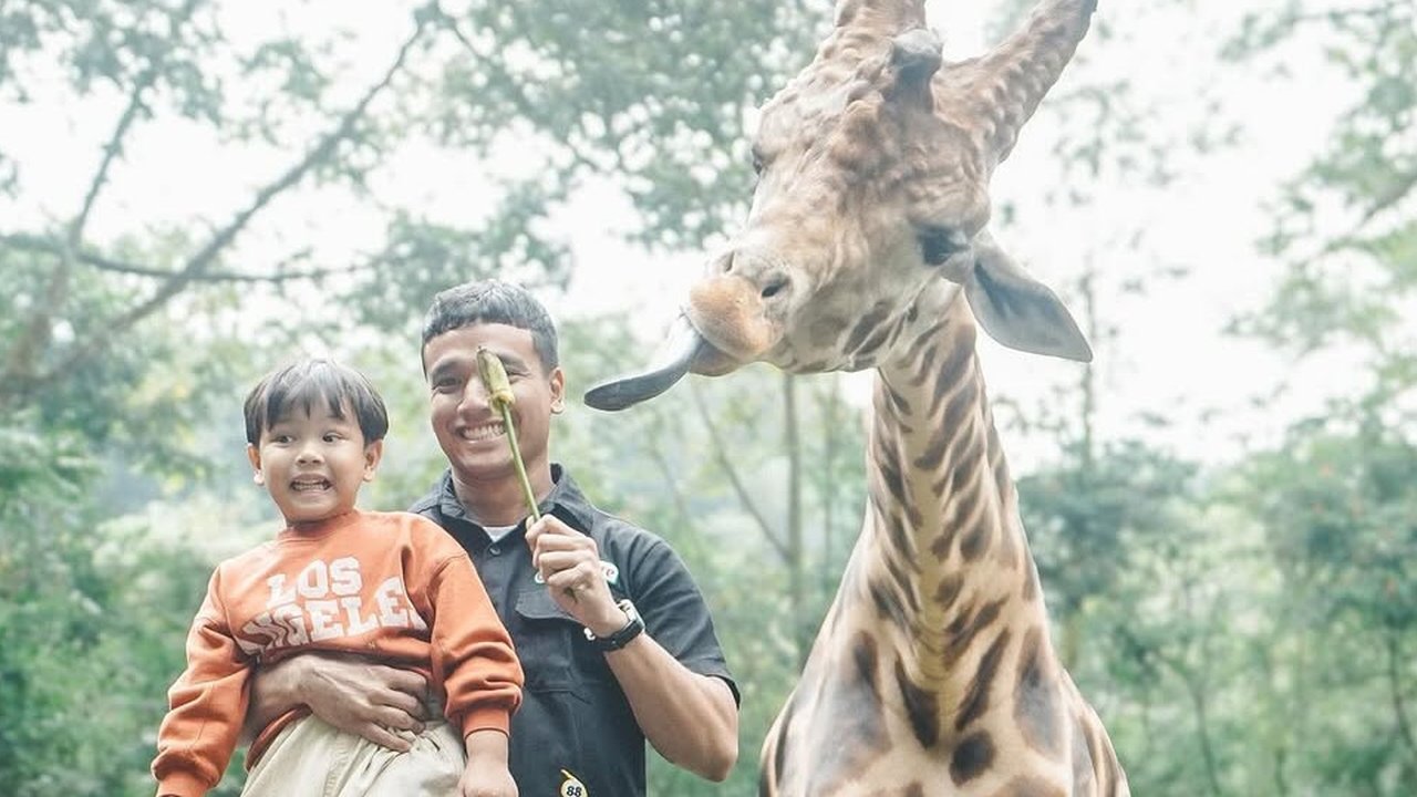 7 Potret Gala Sky Dibuat Menangis saat Foto Bareng Jerapah, Ekspresinya Bikin Gemas - Padahal Sebelumya Happy
