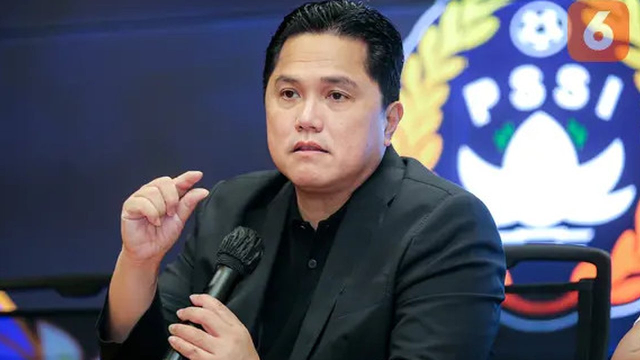 Ketua Umum PSSI, Erick Thohir memberikan keterangan saat konferensi pers mengenai perkembangan Timnas Indonesia Putri yang berlangsung di Stadion Utama Gelora Bung Karno (SUGBK), Senayan, Jak