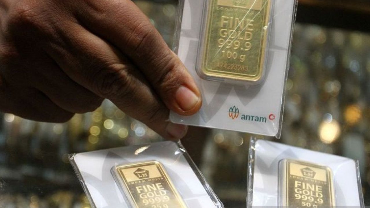 Harga emas Antam, yang dipantau dari laman Logam Mulia, Selasa, turun Rp13.000 per gram, dari Rp1.528.000 per gram menjadi Rp1.515.000 per gram.Adapun harga ...