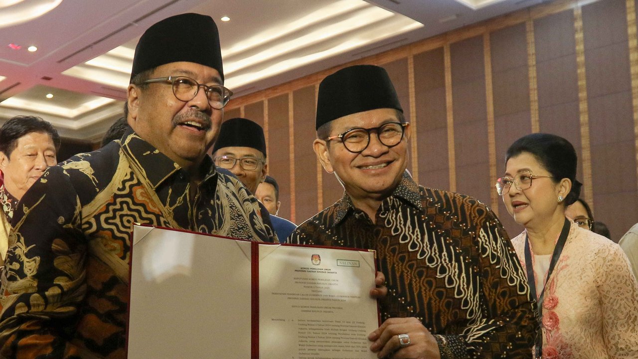 Senyum Pramono-Rano Resmi Ditetapkan Jadi Gubernur dan Wakil Gubernur Jakarta Terpilih.