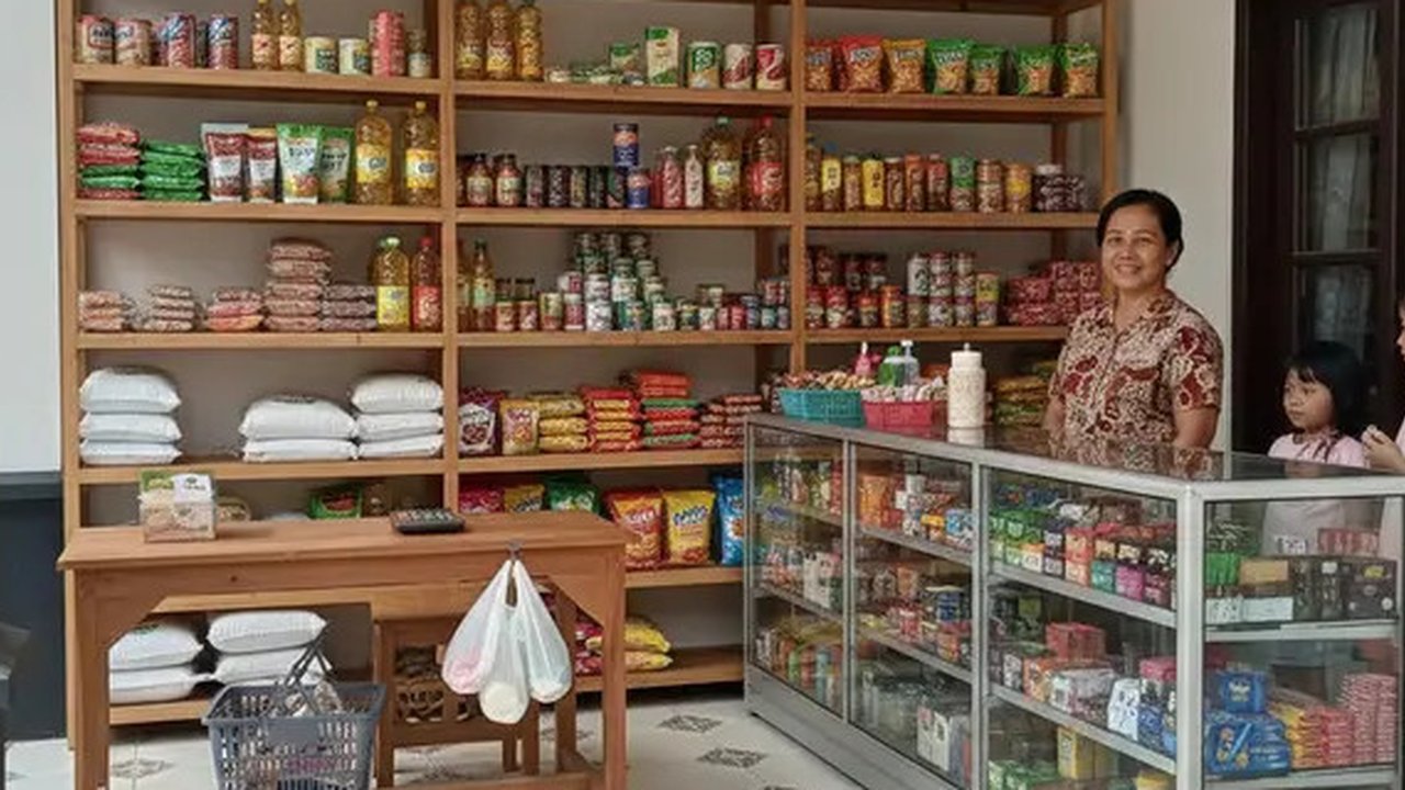 Desain Warung Sembako dengan Etalase Kaca Minimalis (Image byGemini AI)
