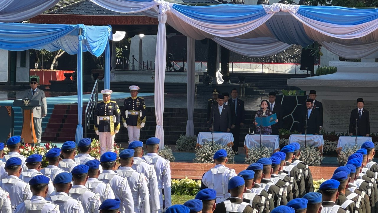 VIDEO: Adab Prabowo Dua Kali Langkah Terhenti Balik Badan Salami Seluruh Tamu Hari Kesaktian Pancasila