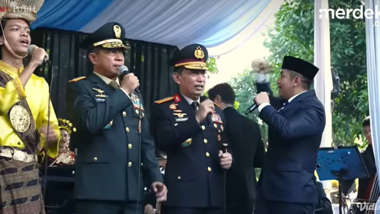 VIDEO: Teddy Semangat Nyanyi Bareng Kapolri Hingga Panglima Depan Prabowo