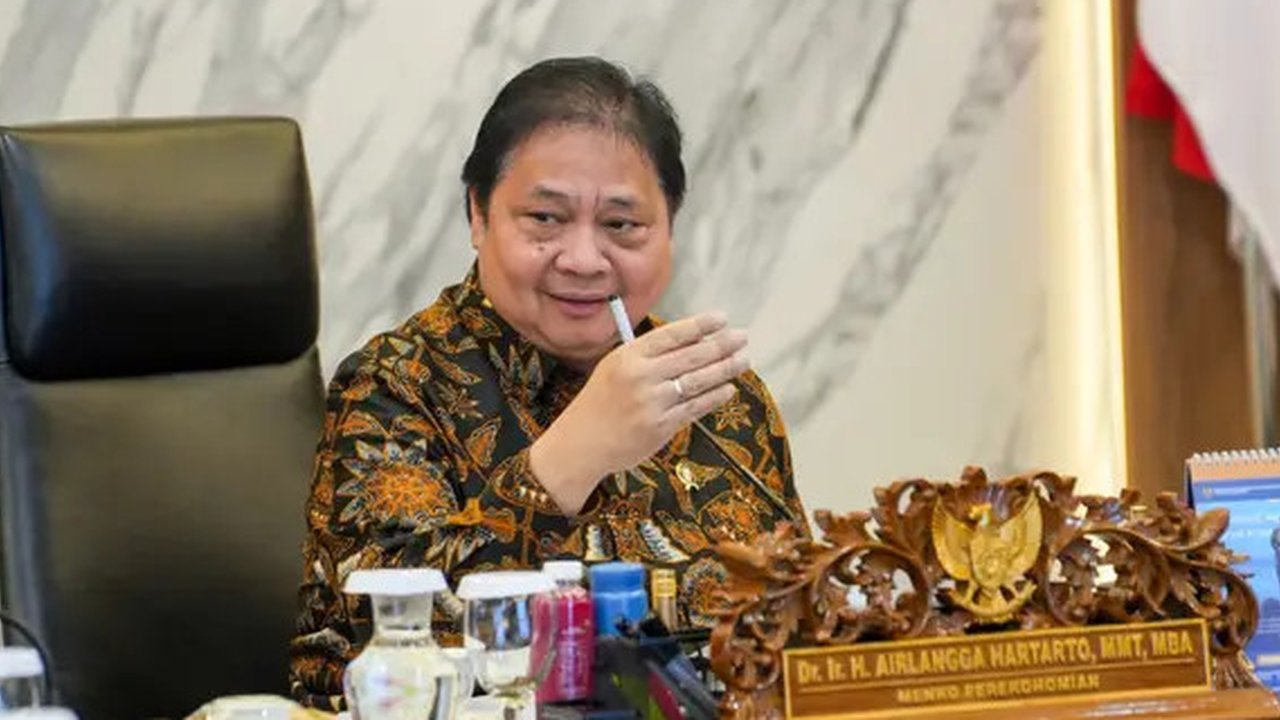 Menteri Koordinator Bidang Perekonomian, Airlangga Hartarto di Wisma Danantara, Jakarta, Rabu (1/10/2025). Menko Airlangga menjelaskan mengenai diskon tiket Natal 2025 dan Tahun Baru 2026.