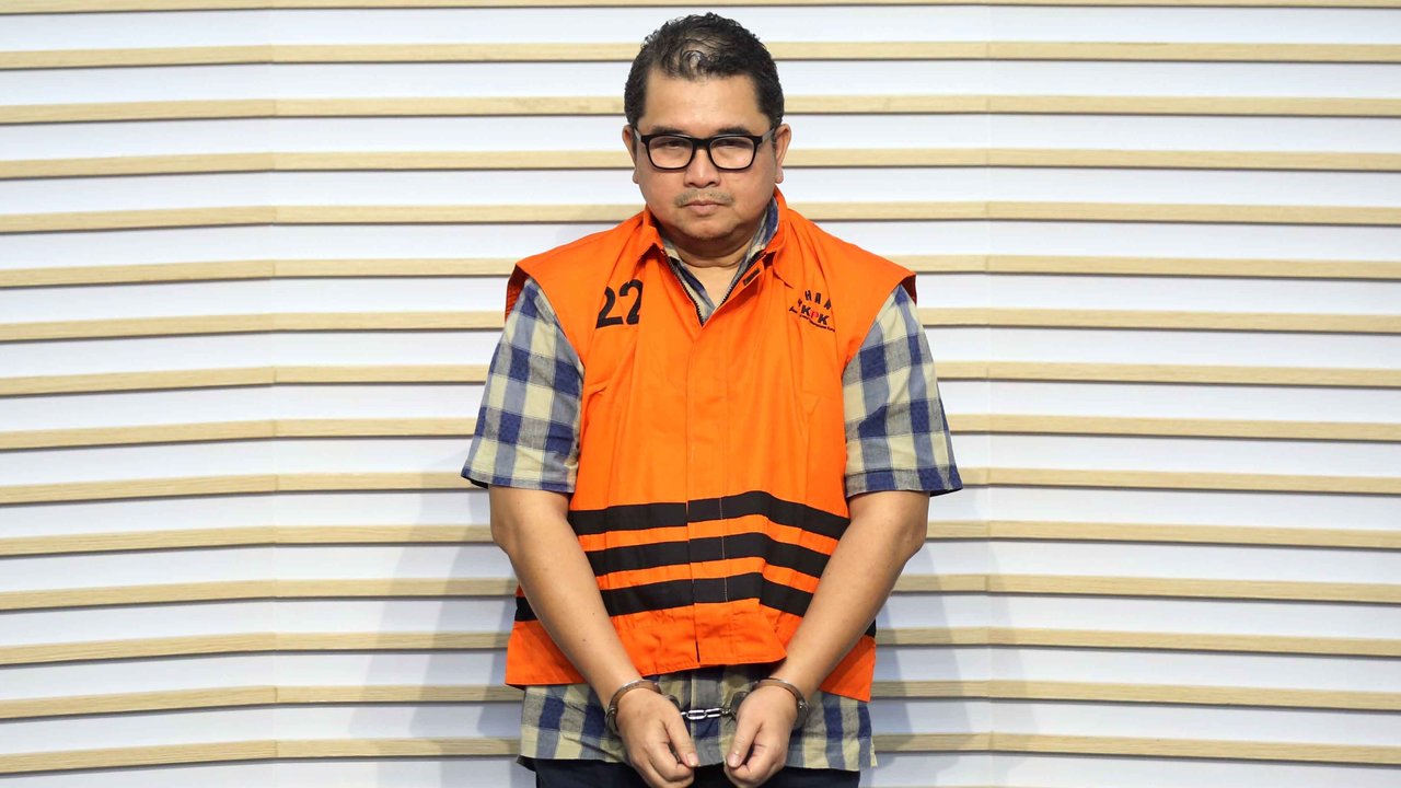 Mantan Direktur Utama PT Perusahaan Gas Negara (PGN) periode 2008–2017, Hendi Prio Santoso saat  mengikuti rilis penetapan tersangka sekaligus penahanannya di gedung Merah Putih Komisi Pemberantasan Korupsi (KPK), Jakarta, Rabu (1/10/2025).