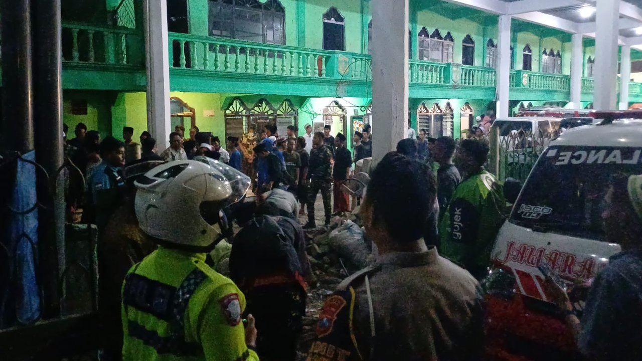 Cerita Tim Rescue Tentang Sulitnya Evakuasi Korban Hidup Reruntuhan Bangunan Terhalang Jenazah Temannya