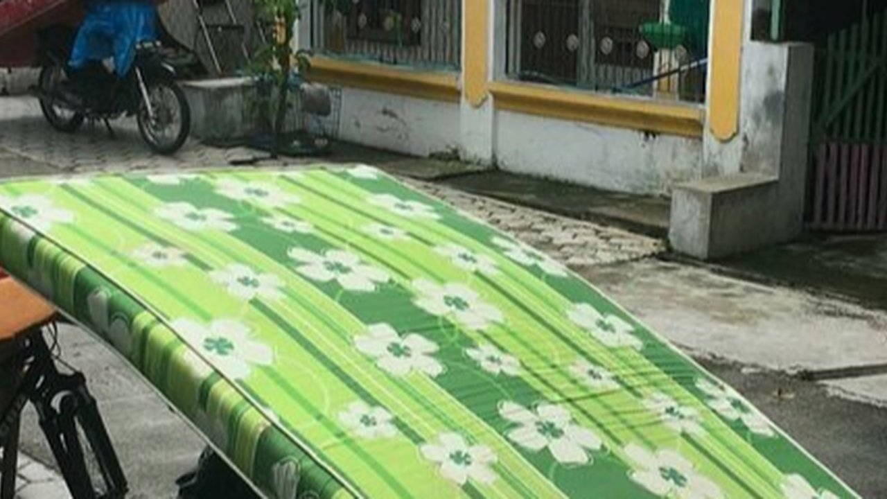 Motor bisa digunakan sebagai tempat jemuran kasur.