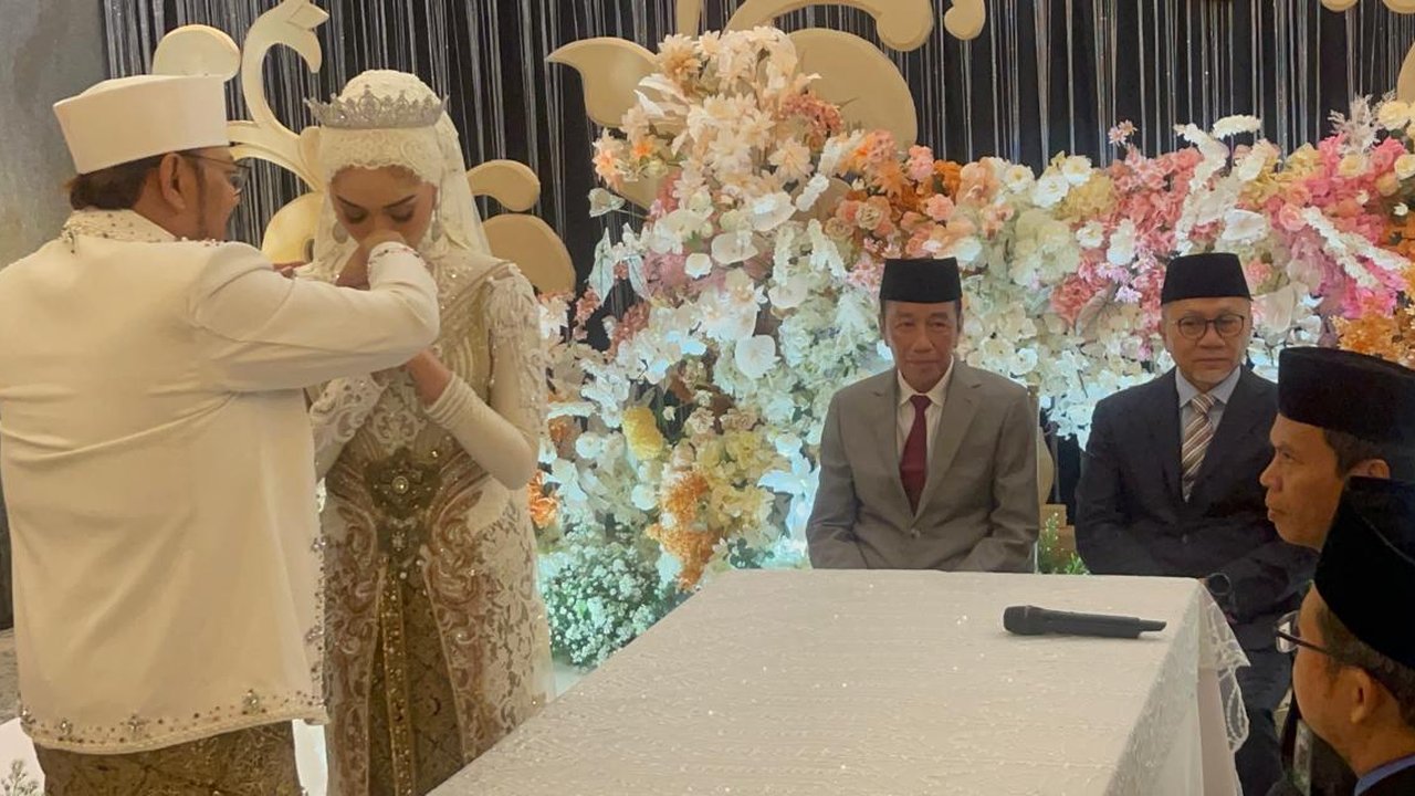 Potret Jokowi dan Zulhas Duduk Berdampingan, jadi Saksi Pernikahan