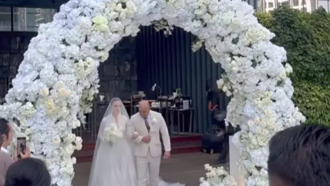 Ayah Amanda Manopo Mendampingi Sang Anak Menemui Mempelai Pria