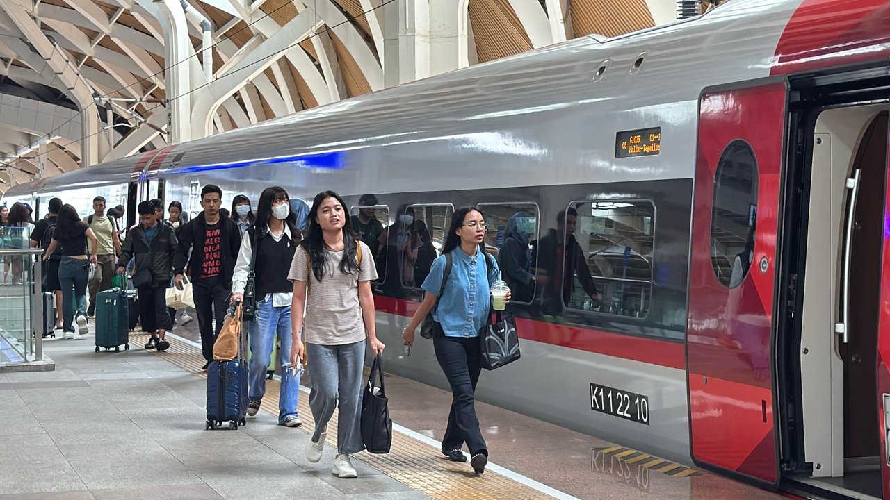 Menkeu Purbaya Tak Mau Urus Utang Kereta Cepat Whoosh: Kan Ada Danantara