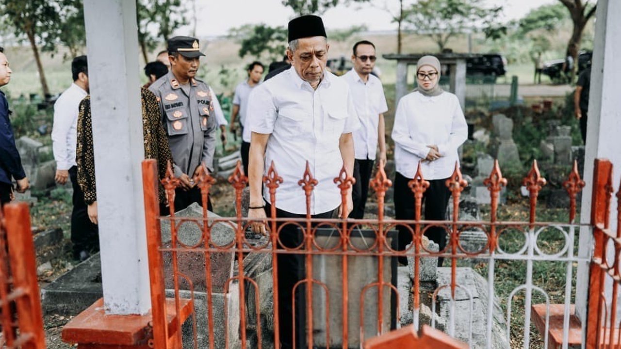 Wamensos Agus Jabo Ziarah ke Makam Aktivis Buruh Marsinah