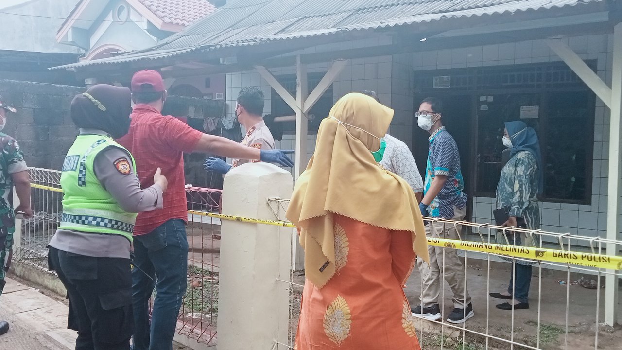 Tempat Kejadian Perkatra pembunuhan dan pemerkosaan CNA bocah 7 tahun yang hingga kini masih dipagar garis polisi untuk kepentingan penyelidikan (Istimewa)