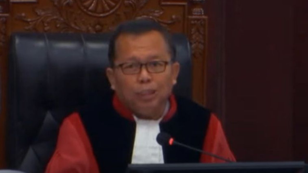 VIDEO: Menohok Hakim Arsul Sani Ungkit Kontroversi Ijazah Jokowi & Wapres Gibran di Sidang MK