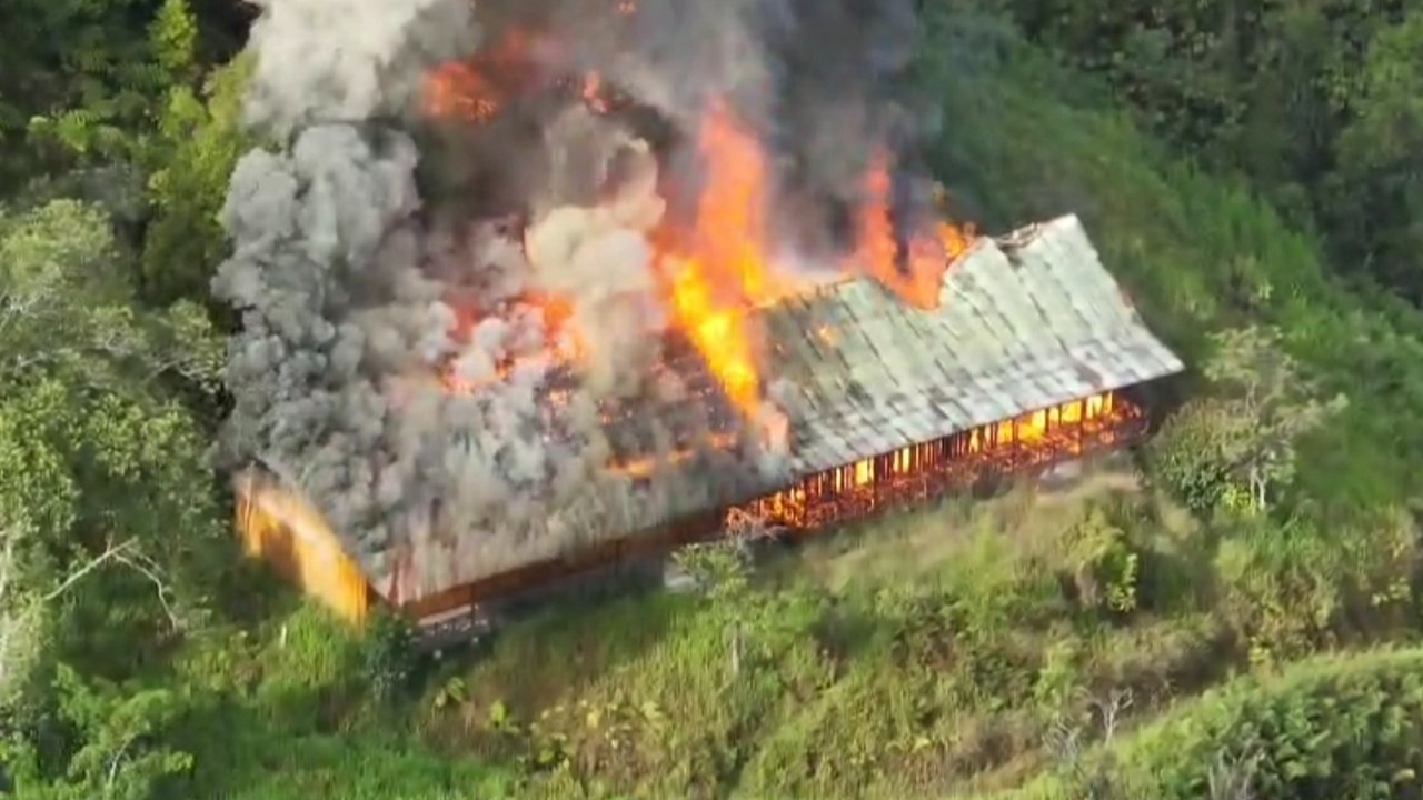 Kontak Tembak KKB-TNI, Gedung SMP Negeri Kiwirok Papua Dibakar Kelompok Bersenjata
