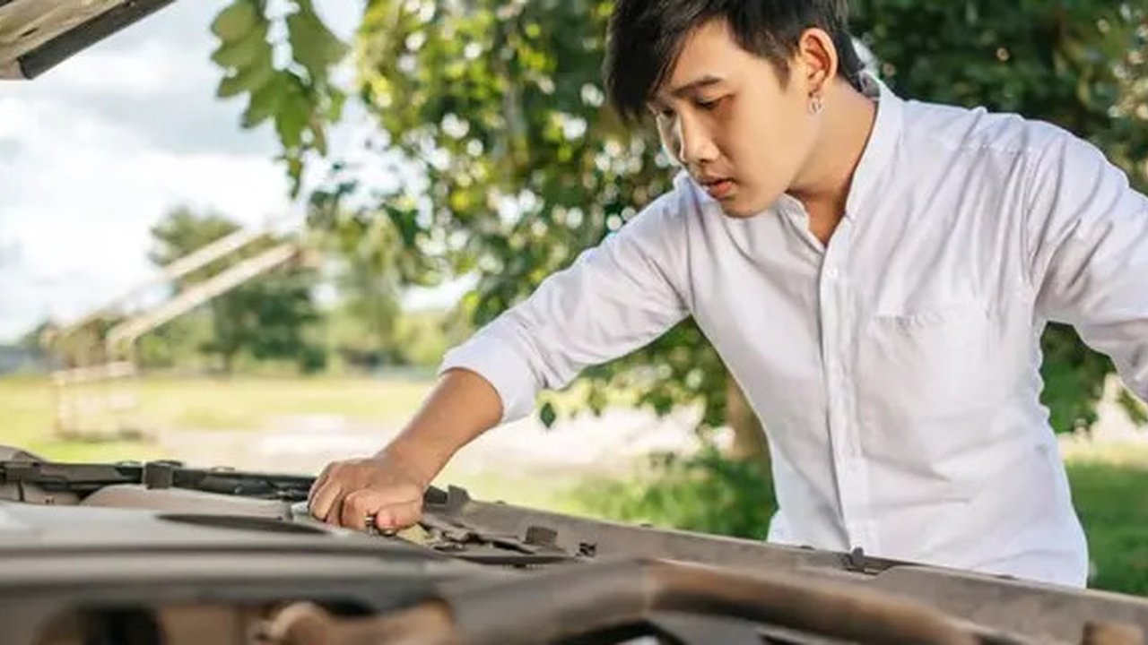 Ilustrasi Mesin Overheat pada Mobil (freepik/jcomp)