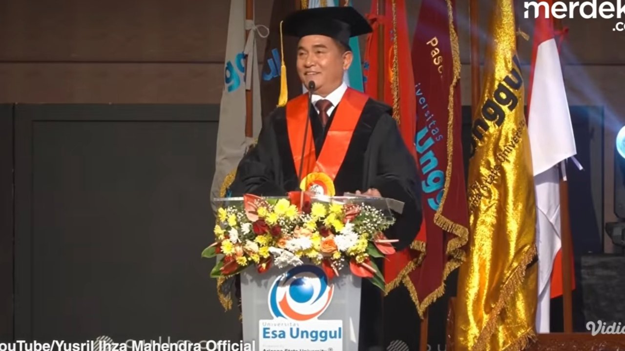 Menko Yusril Kena Roasting Anak Sendiri, 'Pantas Bapak Sepatunya Banyak, Balas Dendam Waktu Kecil'