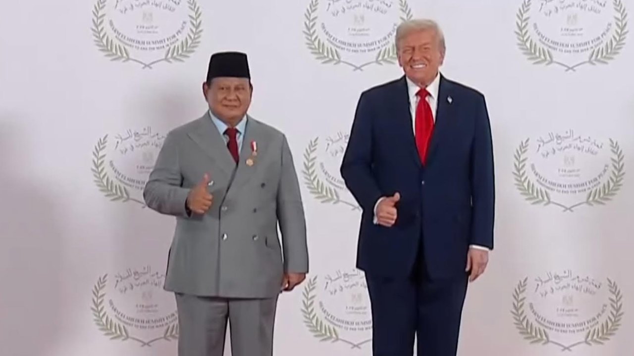 Trump Kasih Jempol Sambut Prabowo di KTT Perdamaian Gaza Mesir