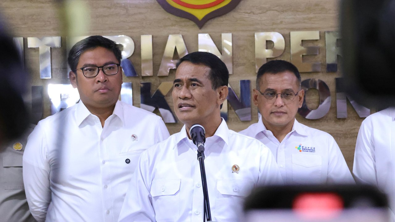 VIDEO: Ngamuk! Mentan Amran Kesal Cabut Ribuan Izin Kios Pupuk Nakal Rugikan Rp600 Miliar