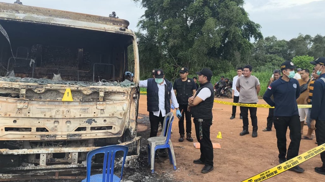 Diduga Dibunuh, Sopir Ditemukan Tewas Terpanggang dalam Tronton yang Terbakar