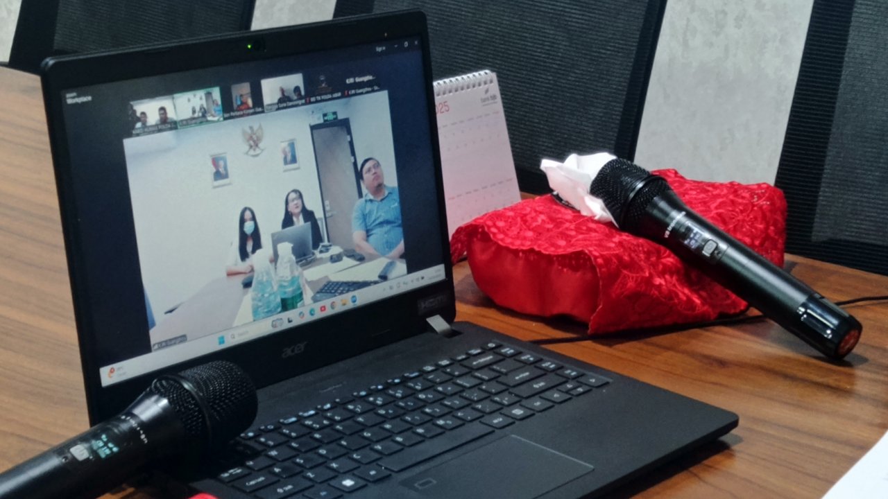 Polda Jawa Barat melakukan zoom meeting dengan korban TPPO asal Sukabumi ke Cina, pada Selasa 14 Oktober 2025