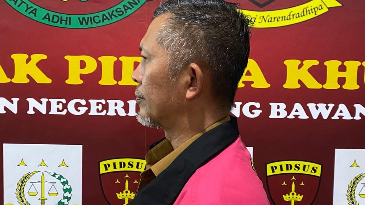 Kejari Tulang Bawang Barat menetapkan dua pejabat Dinas Lingkungan Hidup sebagai tersangka kasus korupsi penyalahgunaan keuangan daerah tahun 2022-2024.