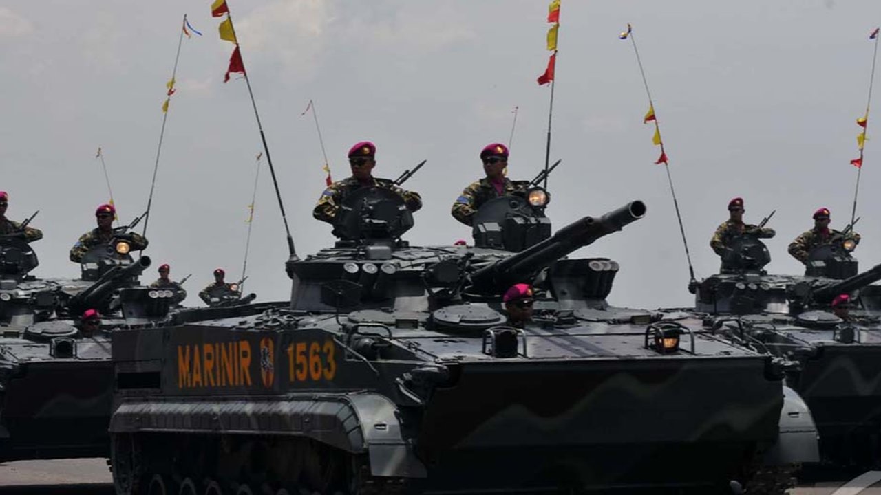 gGadi bersih Hari Ulang Tahun (HUT) ke-80 Tentara Nasional Indonesia (TNI) di Monas, Jakarta, Jumat (3/10/2025).