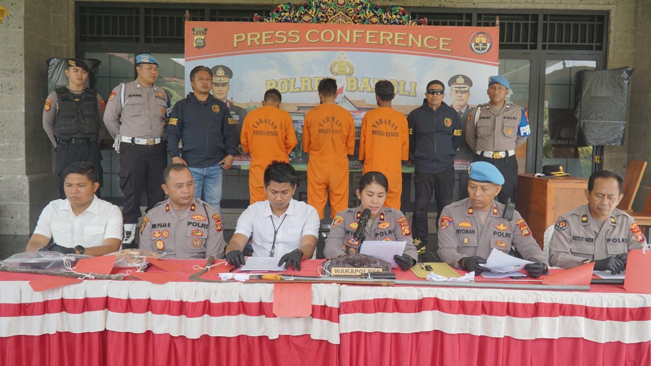 Polres Bangli saat melakukan rilis peristiwa pembunuhan di Desa Songan, Kecamatan Kintamani, Bangli, Bali, Rabu (15/10)