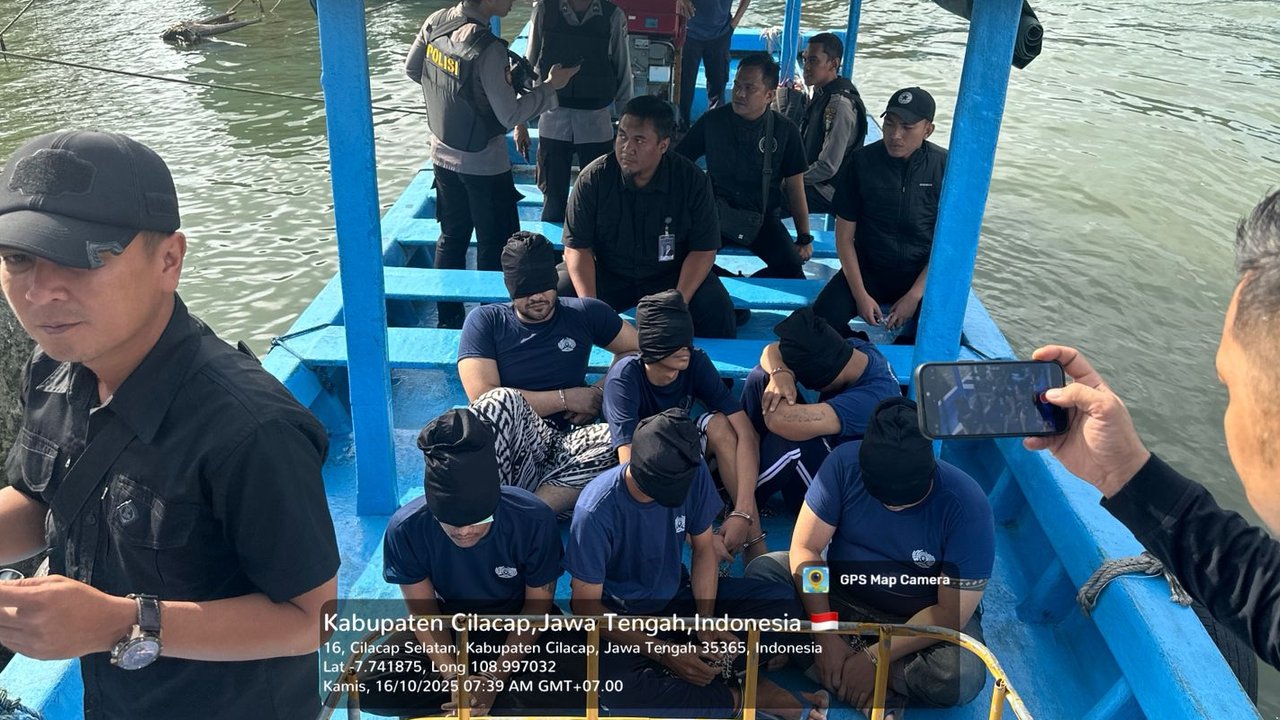 VIDEO: Masuk Kategori Tahanan Risiko Tinggi, Ammar Zoni Dibawa ke Nusakambangan Pakai Penutup Kepala