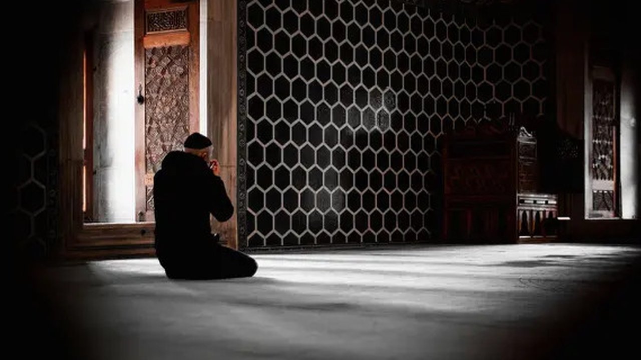 Ilustrasi sholat. (Foto: Unsplash/Imad Alassiry)