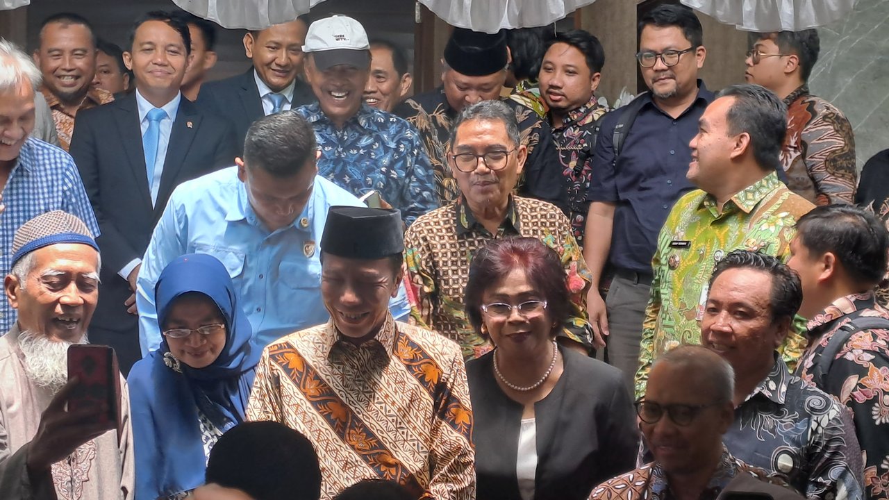 Jokowi Disebut Alumni Kebanggaan oleh Rektor UGM, Hadiri Rapat Senat Terbuka Dies Natalis Fakultas Kehutanan