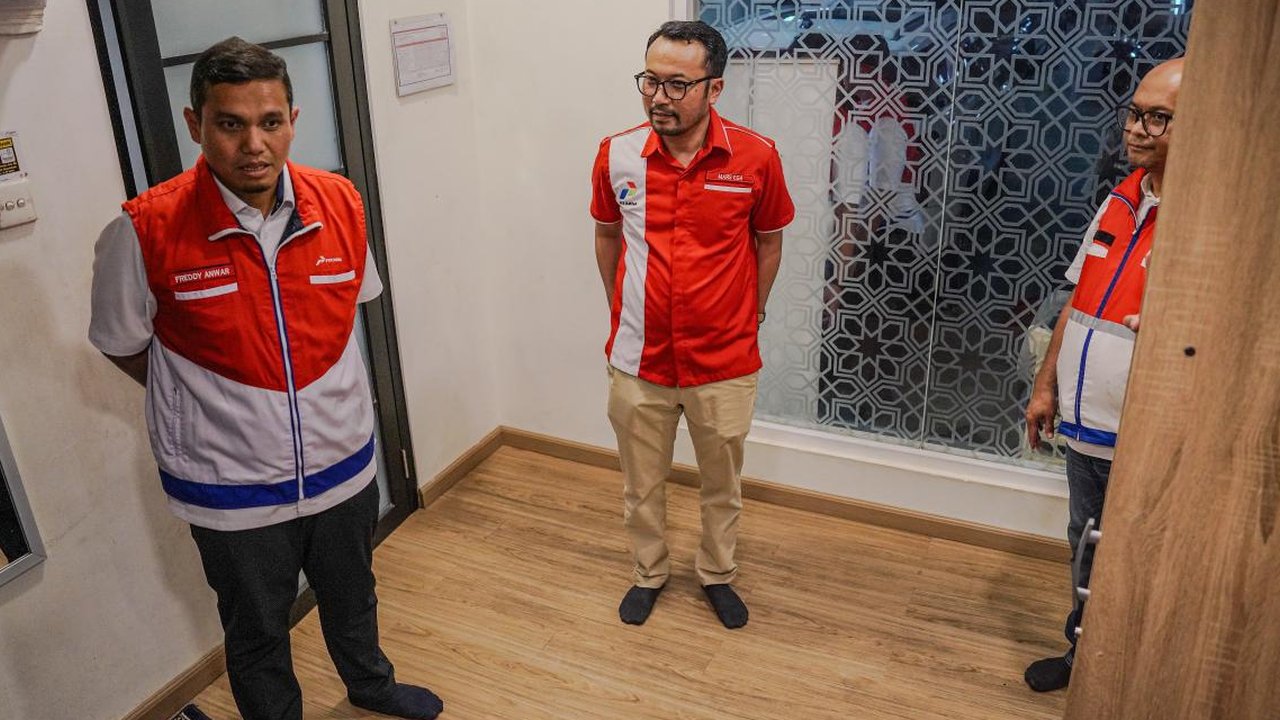 Dirut Pertamina Patra Niaga Turun Langsung ke SPBU, Sampai Tinjau Toilet dan Musala