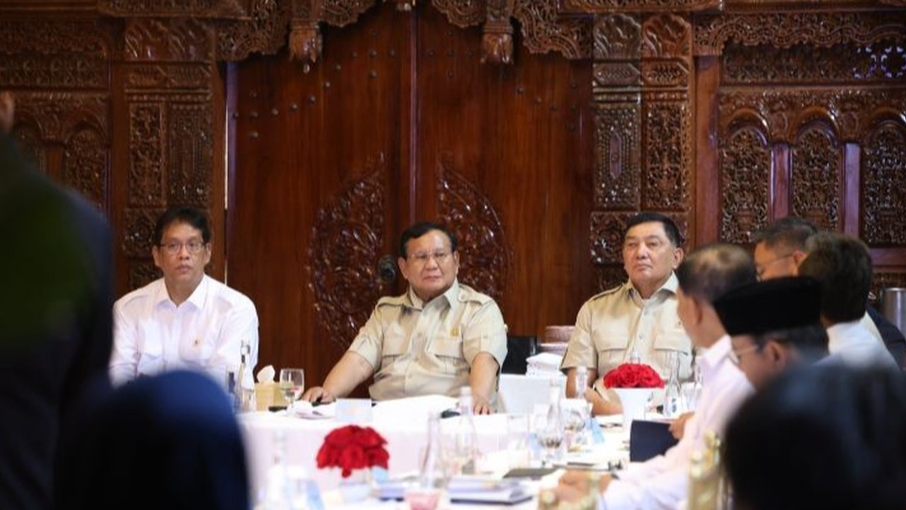 VIDEO: Bocoran Istana, Menhan Sjafrie Dipanggil Prabowo Beri Laporan Khusus Perampasan Sawit Ilegal