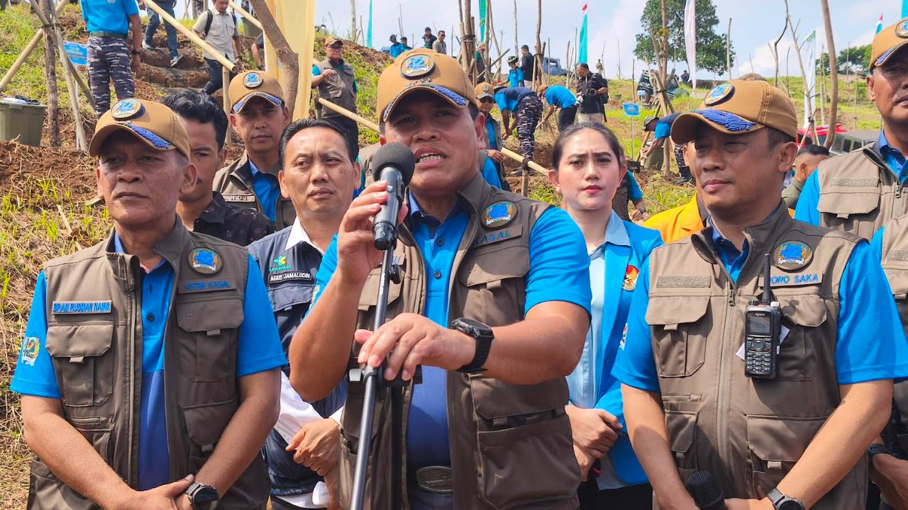 Buka Baksos dan Bakti Kesehatan AAL 42, KASAL Resmikan Jembatan di Desa Bojongkoneng