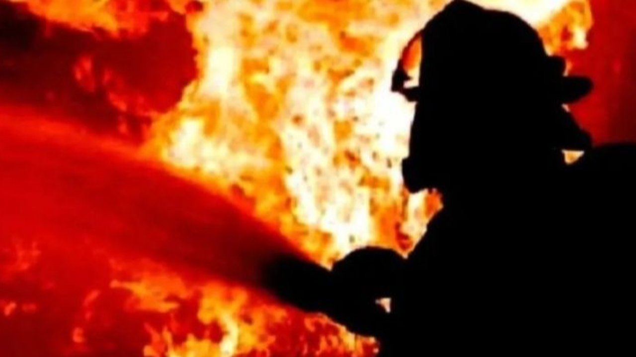 Insiden kebakaran rumah di dekat Masjid Nurul Iman, Pasar Minggu, Jakarta Selatan, menelan kerugian hingga Rp20 juta. Apa pemicu utama api yang cepat merembet dalam kasus kebakaran rumah Pasar Minggu ini?
