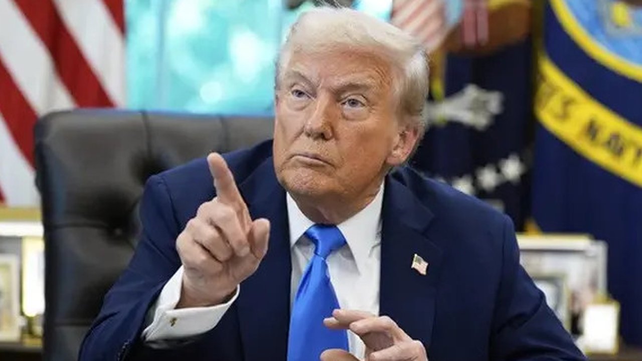 Presiden Amerika Serikat Donald Trump di Ruang Oval, Gedung Putih, pada 19 September 2025. (Dok. AP/Alex Brandon)