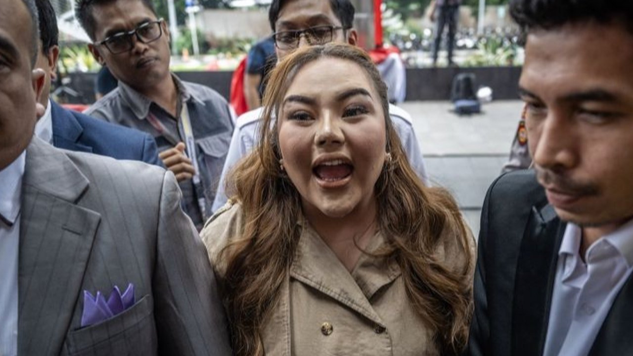 Bareskrim Polri periksa Lisa Mariana terkait kasus pencemaran nama baik. Hasil tes DNA Ridwan Kamil dan Lisa Mariana mengungkap fakta mengejutkan soal ayah biologis CA.