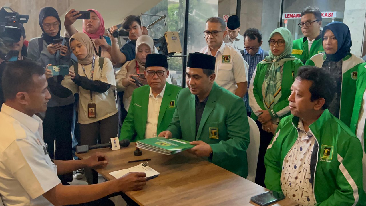Didampingi Romahurmuziy & Gus Yasin, Kubu Agus Suparmanto Daftarkan Hasil Muktamar X PPP Ke Kemenkum