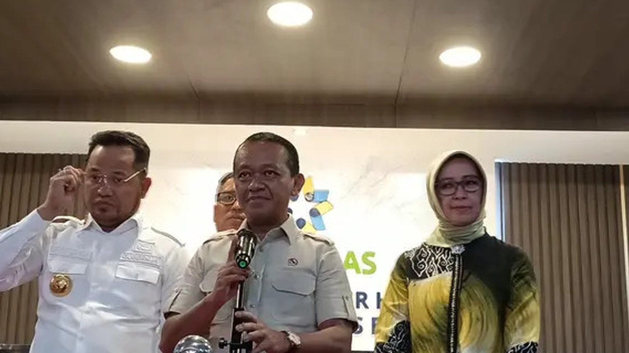 Menteri Energi dan Sumber Daya Mineral (ESDM) Bahlil Lahadalia di Kantor BPH Migas, Jakarta, Kamis (2/10/2025). (Liputan6.com/Maulandy)