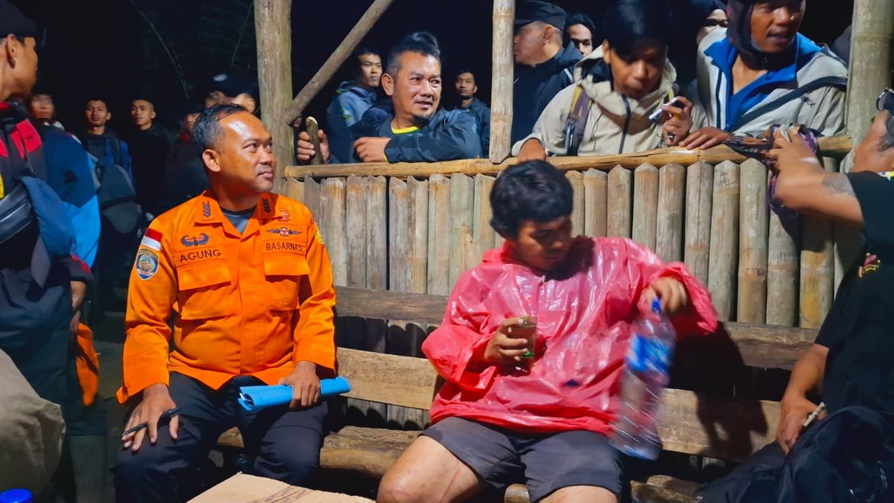 pendaki terjatuh di gunung burangrang selamat