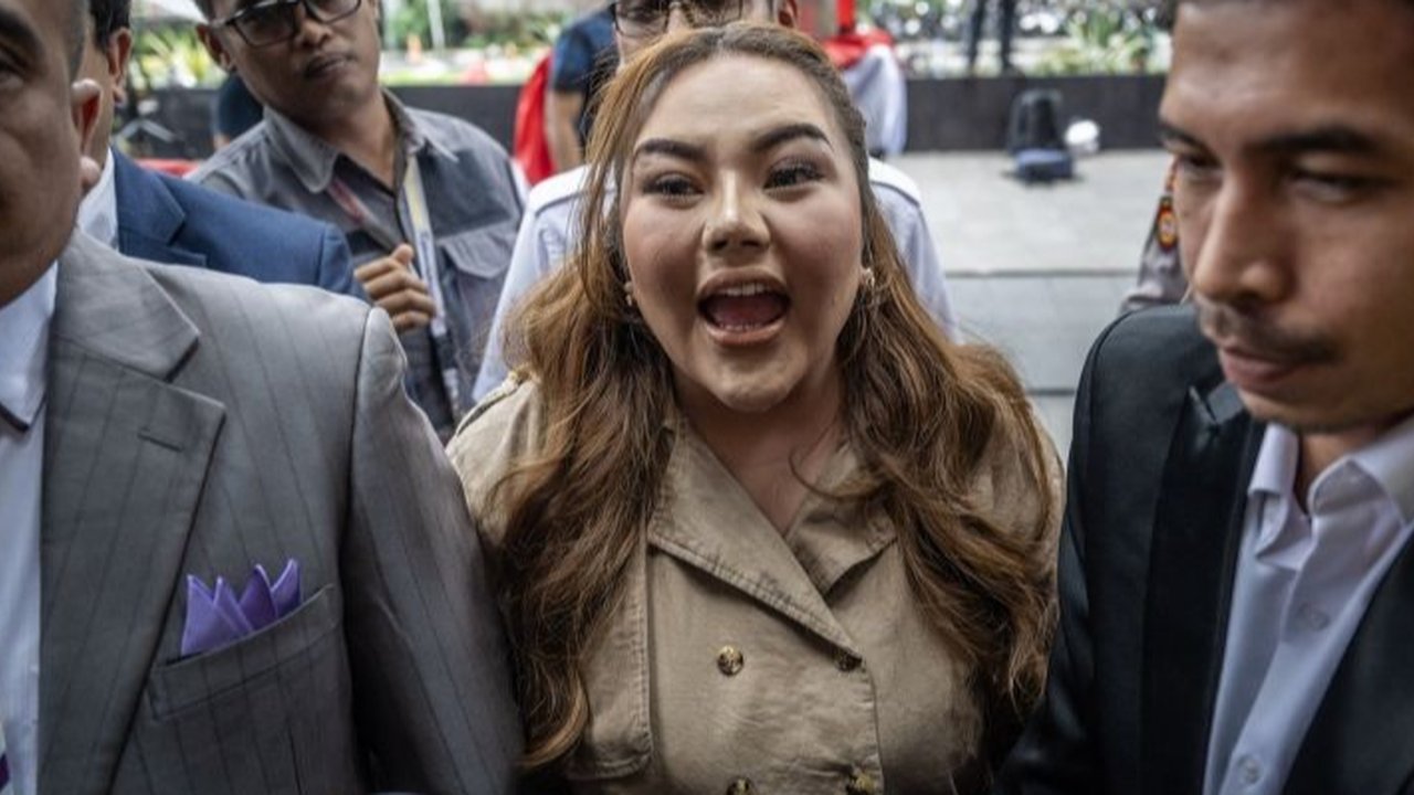 Bareskrim Polri periksa Lisa Mariana terkait kasus pencemaran nama baik. Hasil tes DNA Ridwan Kamil dan Lisa Mariana mengungkap fakta mengejutkan soal ayah biologis CA.