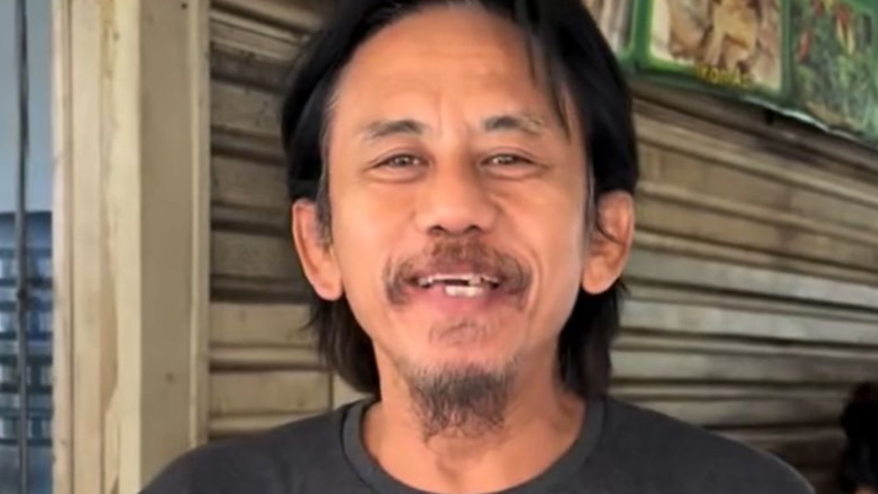 Setelah Epy Kusnandar bebas dari rehabilitasi akibat kasus narkoba, ia kembali fokus pada kehidupan normalnya. Salah satu cara yang ia ambil untuk merekonstruksi kehidupannya adalah dengan membantu istrinya, Karina, dalam menjalankan usaha warung makan.