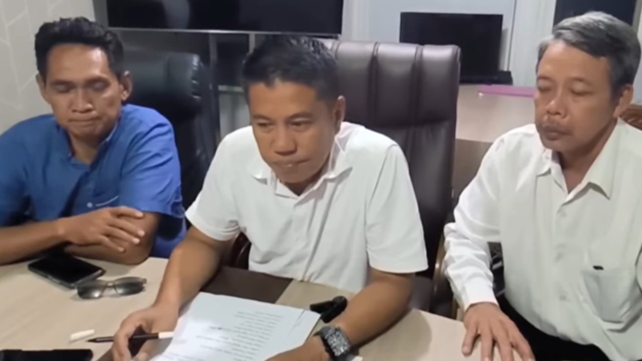 Kasatreskrim Polres Polman AKP Budi Adi (tengah)