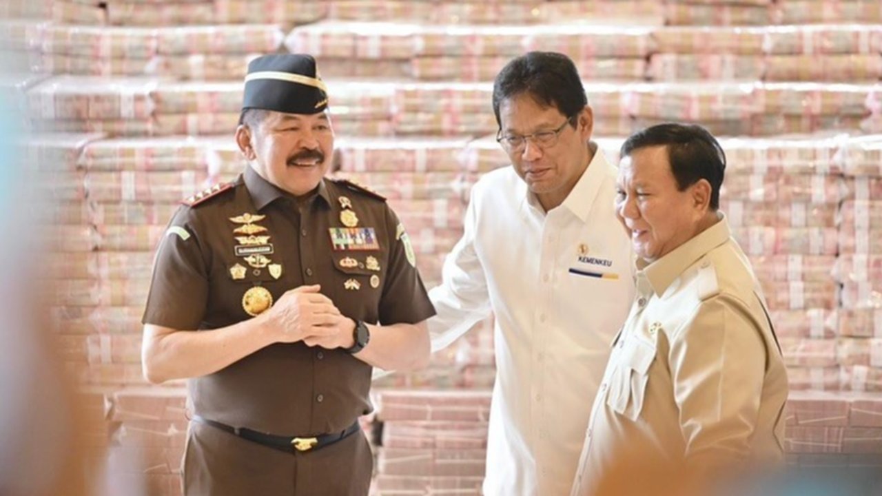 VIDEO: Menkeu Purbaya Hampir Push Up Depan Prabowo, Lari-lari Datang Telat ke Kejagung