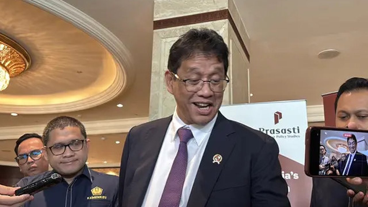 Menteri Keuangan (Menkeu) Purbaya Yudhi Sadewa usai menghadiri acara Prasasti Luncheon Talk, Rabu (8/10/2025). (Liputan6.com/Tira)