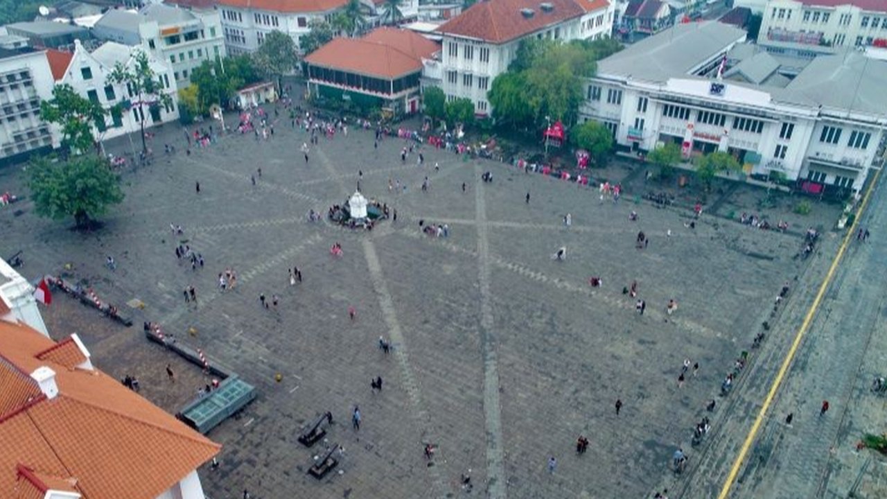 Jumlah Pengunjung Kota Tua Jakarta merosot tajam usai serangkaian unjuk rasa. Cari tahu seberapa drastis penurunannya dan mengapa hal ini terjadi.