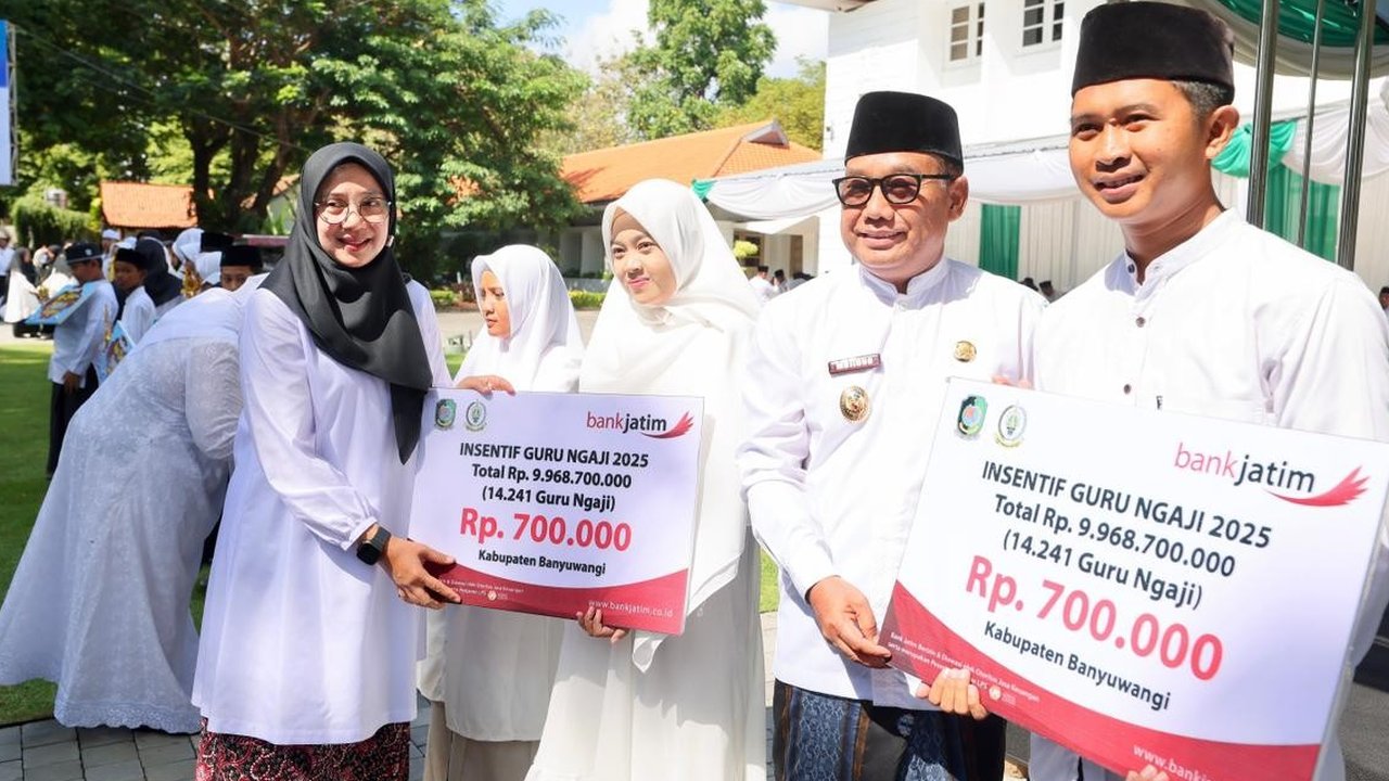 Momen Hari Santri, Bupati Ipuk Salurkan Insentif untuk 14 Ribu Guru Ngaji
