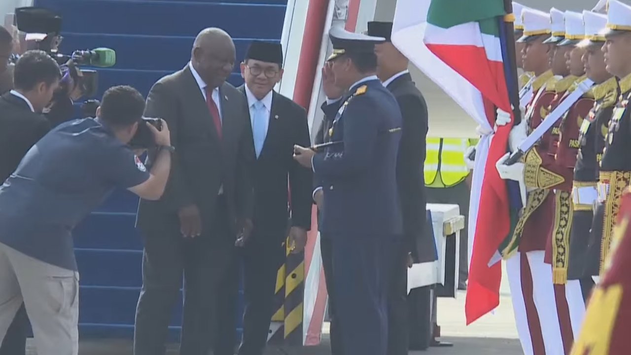 VIDEO: Sangar Pasukan Paspampres RI Kawal Presiden Afrika Selatan, Disambut Dentuman Meriam