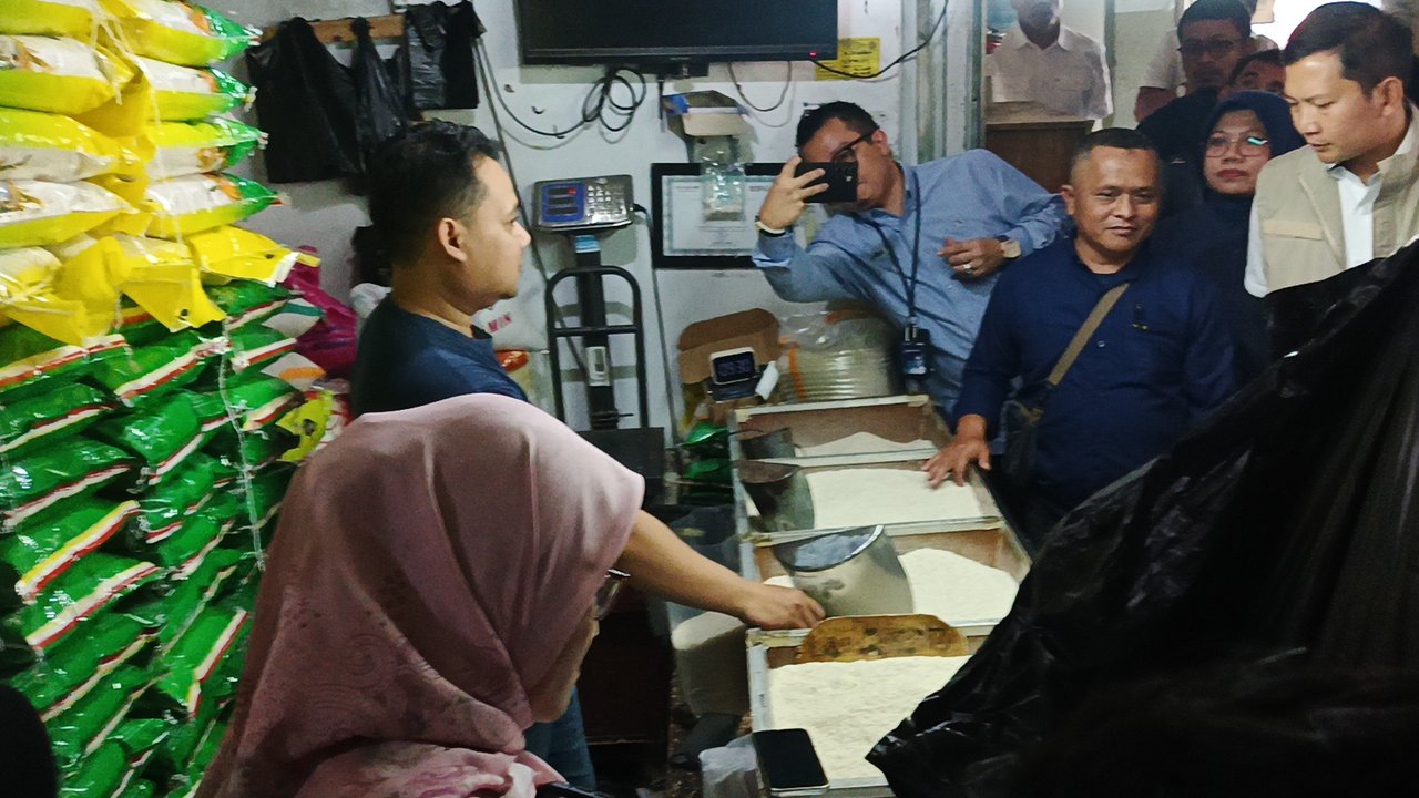 Tak Main-main, Ini Cara Bulog Bandung Rawat Stok Puluhan Ribu Ton Beras di Gudang