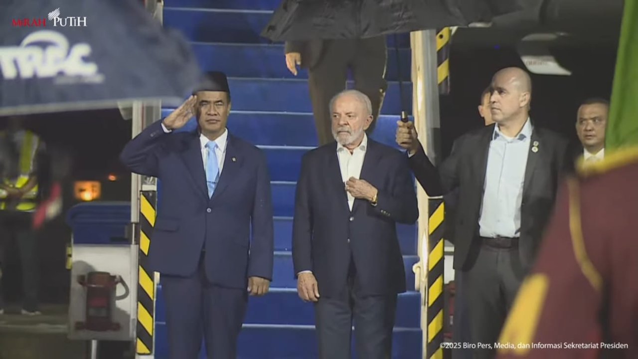 Presiden Brasil Lula da Silva dan delegasi tiba di Pangkalan TNI AU Halim Perdanakusuma Jakarta pada Rabu sekitar pukul 17.50 WIB.